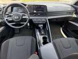 Used 2025 Hyundai Elantra SE image 4