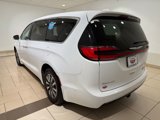 Used 2022 Chrysler Pacifica Touring-L w/ Uconnect Theater Family Group image 3