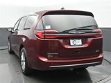 Used 2023 Chrysler Pacifica Touring-L w/ Uconnect Theater Family Group image 4