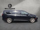 Used 2019 Chrysler Pacifica Limited image 4