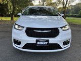 Used 2023 Chrysler Pacifica Touring-L image 3