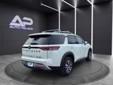 Used 2023 Nissan Pathfinder SL w/ Black Appearance Package image 6