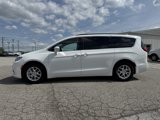 Used 2022 Chrysler Pacifica Touring-L image 2