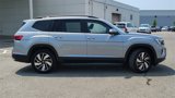 Used 2025 Volkswagen Atlas SE image 2