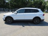 Used 2022 Volkswagen Tiguan SE image 2