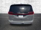 Used 2022 Chrysler Pacifica Touring-L image 4