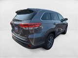 Used 2017 Toyota Highlander XLE image 5