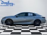Used 2023 Toyota Camry SE image 2