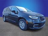 Used 2023 Chrysler Pacifica Touring-L image 3