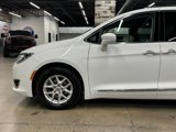 Used 2020 Chrysler Pacifica Touring-L image 5