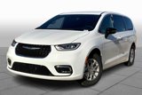 New 2025 Chrysler Pacifica Select image 2