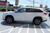 Used 2017 Toyota Highlander LE image 3