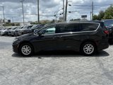 Used 2023 Chrysler Pacifica Touring-L image 4