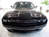 Used 2023 Dodge Challenger SXT image 2