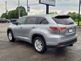 Used 2016 Toyota Highlander LE image 5