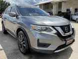 Used 2017 Nissan Rogue SV image 3