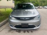Used 2017 Chrysler Pacifica Touring-L w/ Tire & Wheel Group image 2