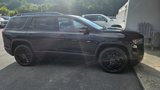 Used 2023 GMC Acadia SLE w/ Driver Convenience Package image 4