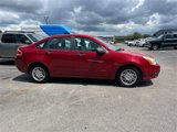 Used 2011 Ford Focus SE image 2