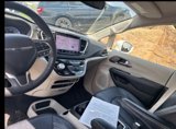 Used 2022 Chrysler Pacifica Touring-L image 5