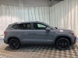 Used 2022 Volkswagen Taos SE image 3