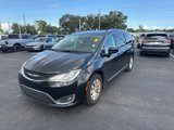 Used 2019 Chrysler Pacifica Touring-L image 3