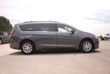 Used 2022 Chrysler Pacifica Touring-L image 4