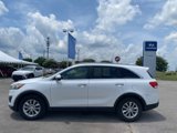 Used 2017 Kia Sorento LX w/ LX Convenience Package image 4