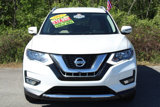 Used 2017 Nissan Rogue SV image 2