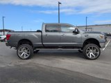 Used 2019 Nissan Titan SV image 3