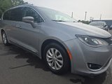 Used 2019 Chrysler Pacifica Touring-L image 3