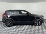Certified 2025 Volvo XC40 B5 Core image 3