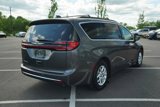Used 2022 Chrysler Pacifica Touring-L image 5