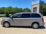 Used 2014 Chrysler Town & Country Touring image 4