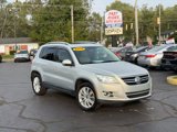 Used 2011 Volkswagen Tiguan SE image 2
