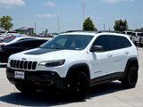 Used 2019 Jeep Cherokee Trailhawk image 2