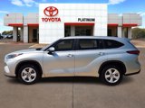 Used 2023 Toyota Highlander LE image 3