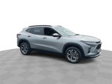 Used 2024 Chevrolet Trax LT image 2