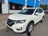 Used 2020 Nissan Rogue SV image 2