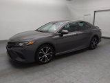 Used 2020 Toyota Camry SE image 2