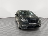 Used 2022 Chrysler Pacifica Touring-L image 3