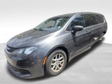 Used 2017 Chrysler Pacifica Touring image 3