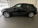 Certified 2022 Porsche Macan image 2