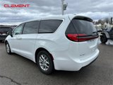 Used 2023 Chrysler Pacifica Touring-L image 3