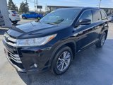 Used 2019 Toyota Highlander XLE image 2