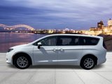 Used 2022 Chrysler Voyager LX image 2