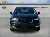 Used 2024 Chrysler Pacifica Touring-L image 3
