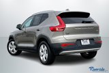 Used 2022 Volvo XC40 T5 Momentum image 4