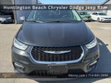 Used 2023 Chrysler Pacifica Limited image 2