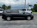 Used 2023 Chrysler Pacifica Touring-L image 2